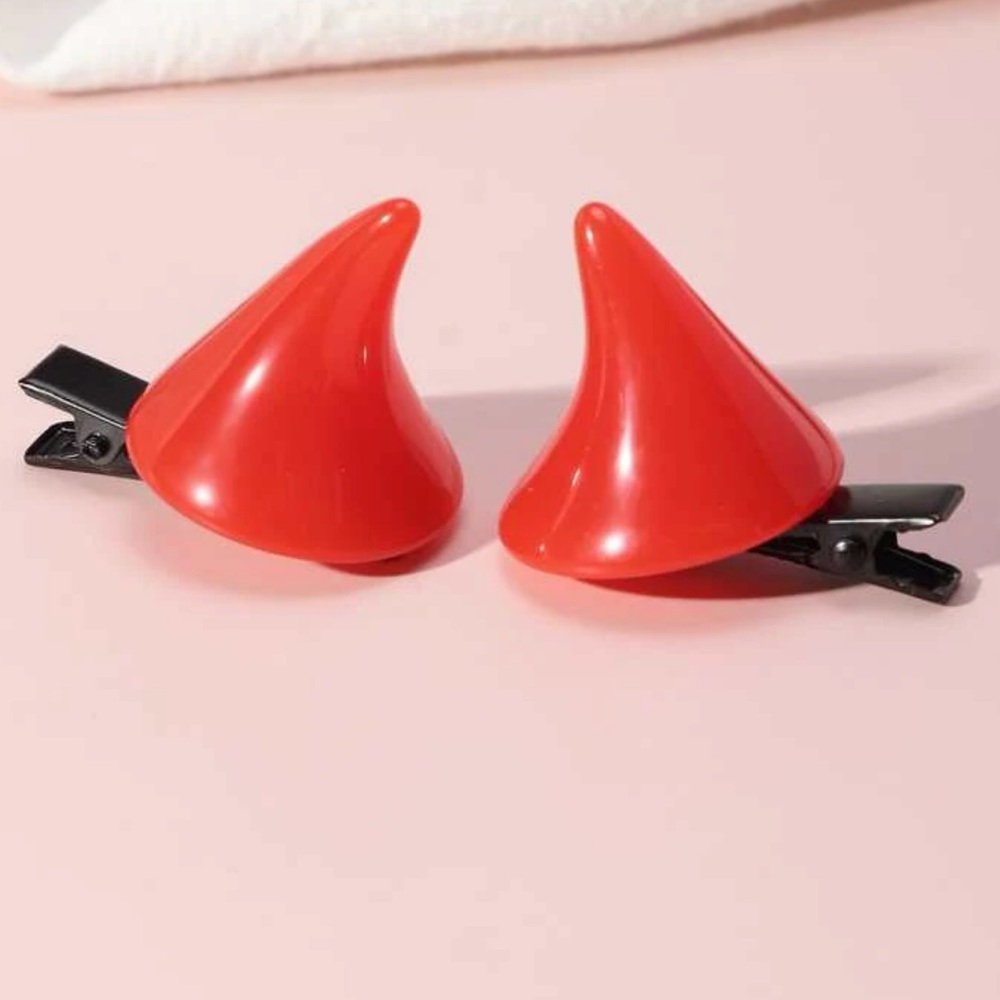 😈 small Sexy red devil horns hair clips alligator clips NEW! Punk goth hair